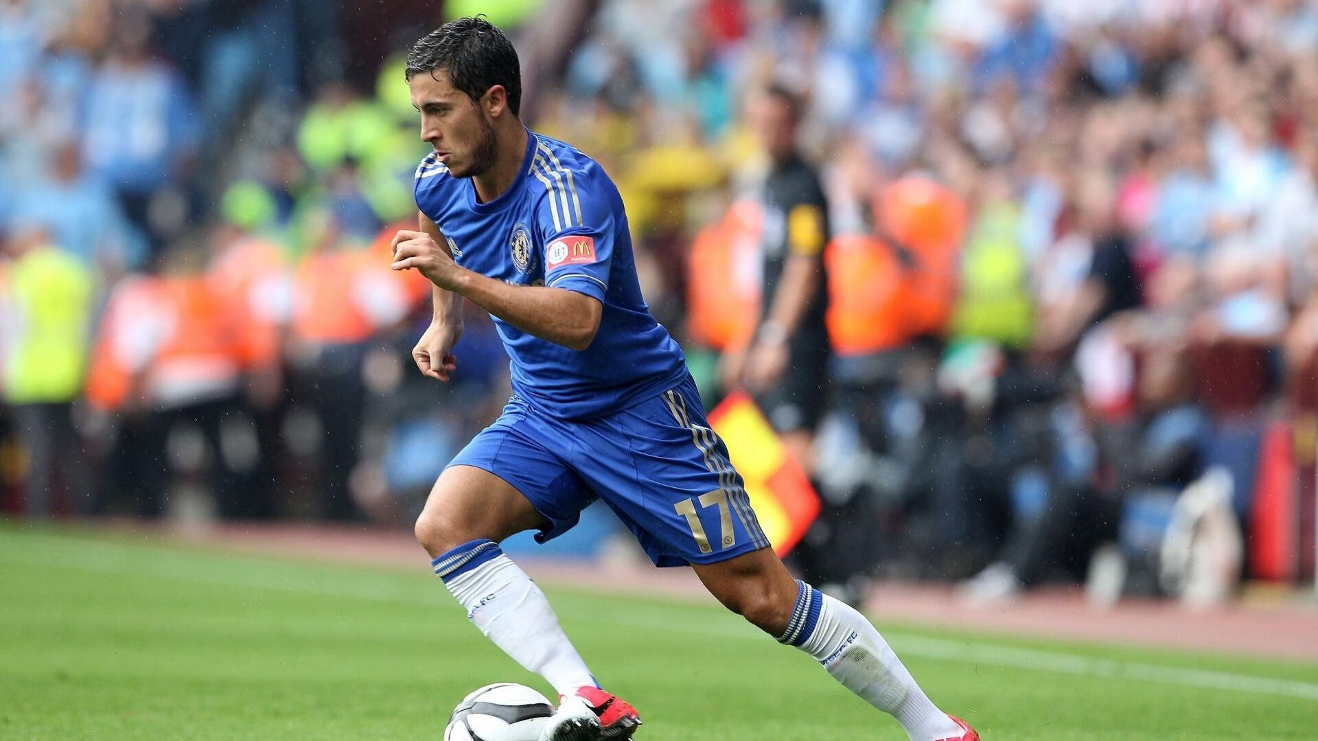 德甲赛事精彩纷呈，关键扑救有力扭转局面，德甲足球比赛