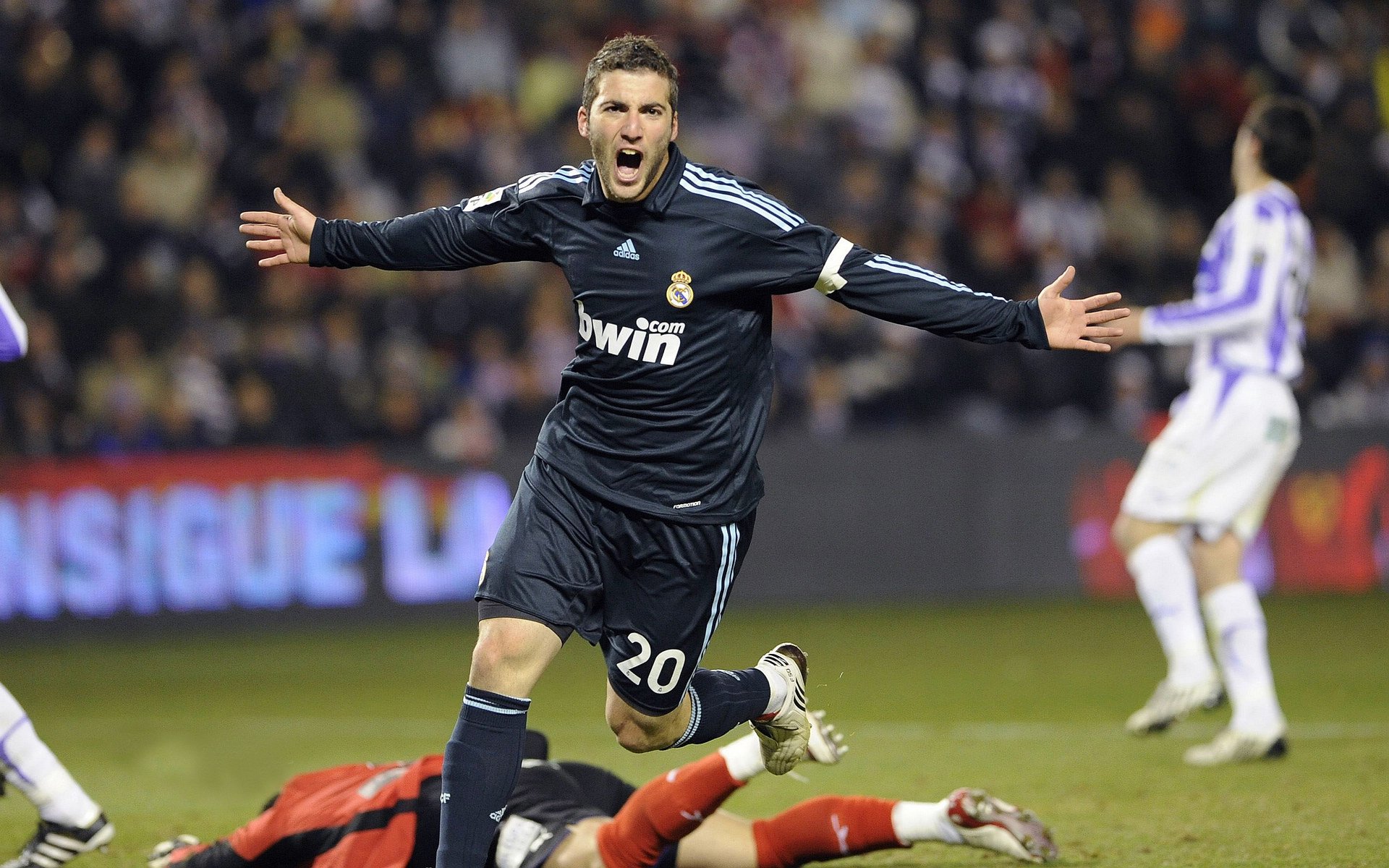 开云kaiyun-莱斯特城与传统强队竞争，力求突破，莱斯特城球队